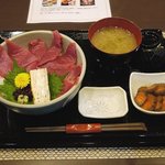 小さなたまねぎ - まぐろ丼