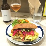 ブリコラージュ ブレッド アンド カンパニー ダイニング・カフェ - 日本橋三越のサーキュレーションをテーマとした催事の限定サンドイッチ。パンにムー、具材にアタラシイヒモノが使われたホットサンドです。20190524