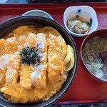 海峡食堂善 - カツ丼 普通盛りでもボリューム大