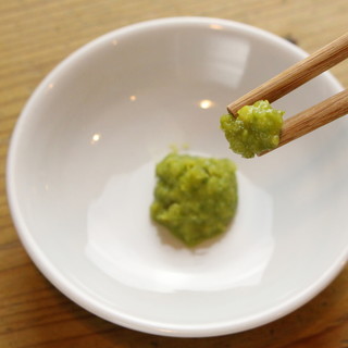 料理の味を引き締める“柚子胡椒”は、添加物不使用＆職人手作り