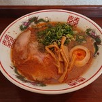 麺屋 航 - 札幌味噌ラーメン 少し辛そうな色合いです。