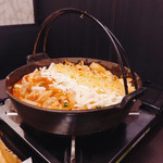 個室肉バル 肉タリアン - チーズダッカルビの鍋