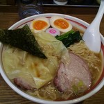 麺壱 吉兆 - ワンタン麺大盛りに煮玉子トッピング