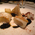 イタリアン オット - レアに仕上げたヤリイカ、ポレンタ