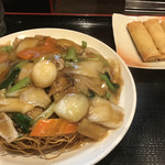 中華料理 美膳 - パリそばと春巻き(単品)