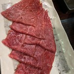 焼肉世界チャンピオン - 肩三角