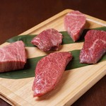 [★Super value♪] Assortment of 3 pieces of Kuroge Wagyu beef