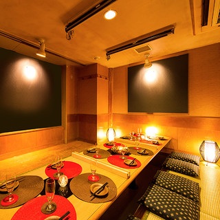 <Japanese modern private dining room with all seats private>