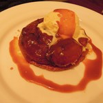 パティシエ山川 - りんごのタルト～バニラアイスクリーム添え(￥８５０)