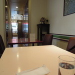 パティシエ山川 - テイクアウトの方に続く通路