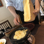 湯島天神横ラクレットグリル スイス料理とスイスワインのお店 - ラクレットチーズ