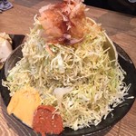 肉汁餃子のダンダダン - 山盛りキャベツ