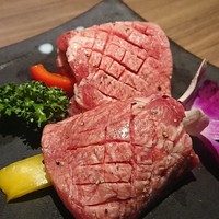 焼肉ダイニング MEGUMI 本店 - 厚切りタン1.8