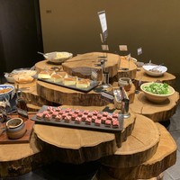 焼肉トラジ 大阪ヒルトンプラザ ウエスト店 - まだお料理が揃ってなく途中にパチリ