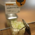 Currynoniikyuuhachi - テーブルにはカレーのおともとして玉葱のアチャールが置いてありました。
                      