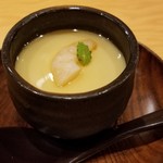 酒菜処 きっすい - ①自家製玉子豆腐、地海老のせ
      冷たく滑らかな食感、出汁も効いていますし、スタートは好印象。