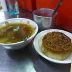 袁家 筒仔米糕排骨酥 - 排骨酥湯と竹筒米、いただきまーす！