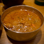 SPICY CURRY 魯珈 - ぷちカレー 300円　限定の漢方風辛口羊肉がけっこう辛いっ！　ココのカレーは何食べてもフルスパイシー！　漢方風を名乗るだけに何やら？　ナツメや八角、リュウカン、クコ、金針菜なんぞが入ってるそうな？　ラム肉もよく合う♥