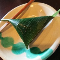韻松亭 - 花籠膳 月 笹巻き麩饅頭
