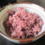 水と緑のふる里　森の駅 - 三昧御膳（ざる、おろし、とろろ、ご飯、煮物、天ぷら）1,700円 の 古代米。　　　　　2019.05.19