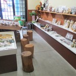 水と緑のふる里　森の駅 - 入店して左側にある売店。　　　　　2019.05.19