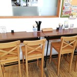 米家きゅうさん - テイクアウトのお客が多かったけど、そこで食べる人もいます。