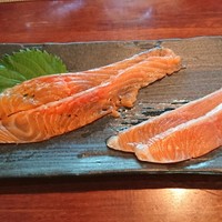 飛騨季節料理 肴 - 桜鱒と虹鱒の冷燻