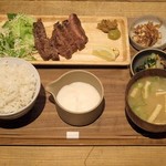 山芋の多い料理店 川崎 - 手仕込み牛タンと麦とろごはん定食