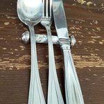 ヴィア トスカネッラ - カトラリーレストにナイフが追加（2019.4）