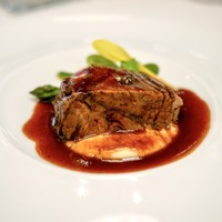 プレスキル - ☆とろける軟らかさの牛肉の煮込みと野菜の赤ワインソース