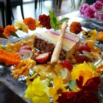 カフェ＆ダイニング 桜moon - 料理写真:まわりのお花デコレーションにテンションあがります♪
真ん中のレインボーアイス？が美味しい♡