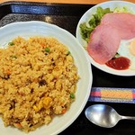 ほうせんか - 料理写真:ドライカレー・ベーコンエッグ