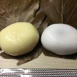 とらや - 柏餅　味噌餡・御膳餡　各３０３円　(2019/05)