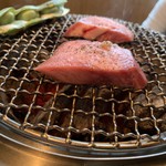 正泰苑 - タン 焼き中