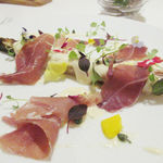 イル プレージョ - ホワイトアスパラガスのソテー　乳酸発酵させたホワイトアスパラガスのエマルジョン