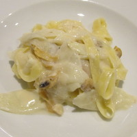 リストランテ ハナタニ - アサリとホワイトアスパラガスのパスタ(手打ちパスタ タリアテッレ)