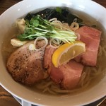 手打ちラーメン 谷家 - 「冷やし塩ラーメン」（900円）※中盛り