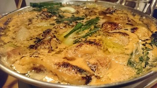 CHICKEN-MARKET SEA SIDE - 鶏の炙りモツ鍋