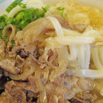 こだわり麺や - 肉うどん　550円　のアップ