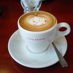 カフェ ロッソ - 飲み終わる最後までこの絵の形がほとんど崩れません