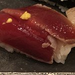 鮨 山沖 - マグロの赤身ヅケ
