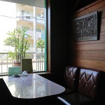 リバーストーン - ちょっと店内を♪ レイド先輩のお気に入りの席？