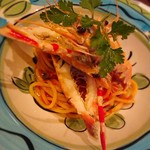 Osteria La Luminescenza - 海老とトマトソースの生パスタ。
      このパスタ、スッゴい美味しい(≧∀≦)
      なんていうかな～、モッチリ感も凄いけどトマトソースの味も素敵(≧∀≦)