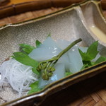 Shigeya Ryokan - わらび餅 わらびとわさび菜添え