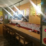 大衆酒場　しろくまストア - 広々カウンター