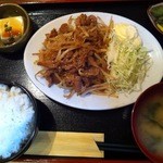泓豊屋 - しょうが焼き定食　　￥５００　　早い・安い・旨い　！？あはは♪