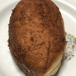 旭ベーカリー - ほぐし牛肉のカレードーナツ＠160円