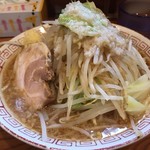 Ramemmaruhachi - ガツ旨ラーメン野菜、ニンニク、脂増し