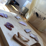 手作りハムとパンの店 こぶたのしっぽ - 試食のハムたち