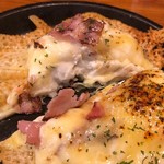 Konjou yaki - 名物 焼ポテサラ  の断面